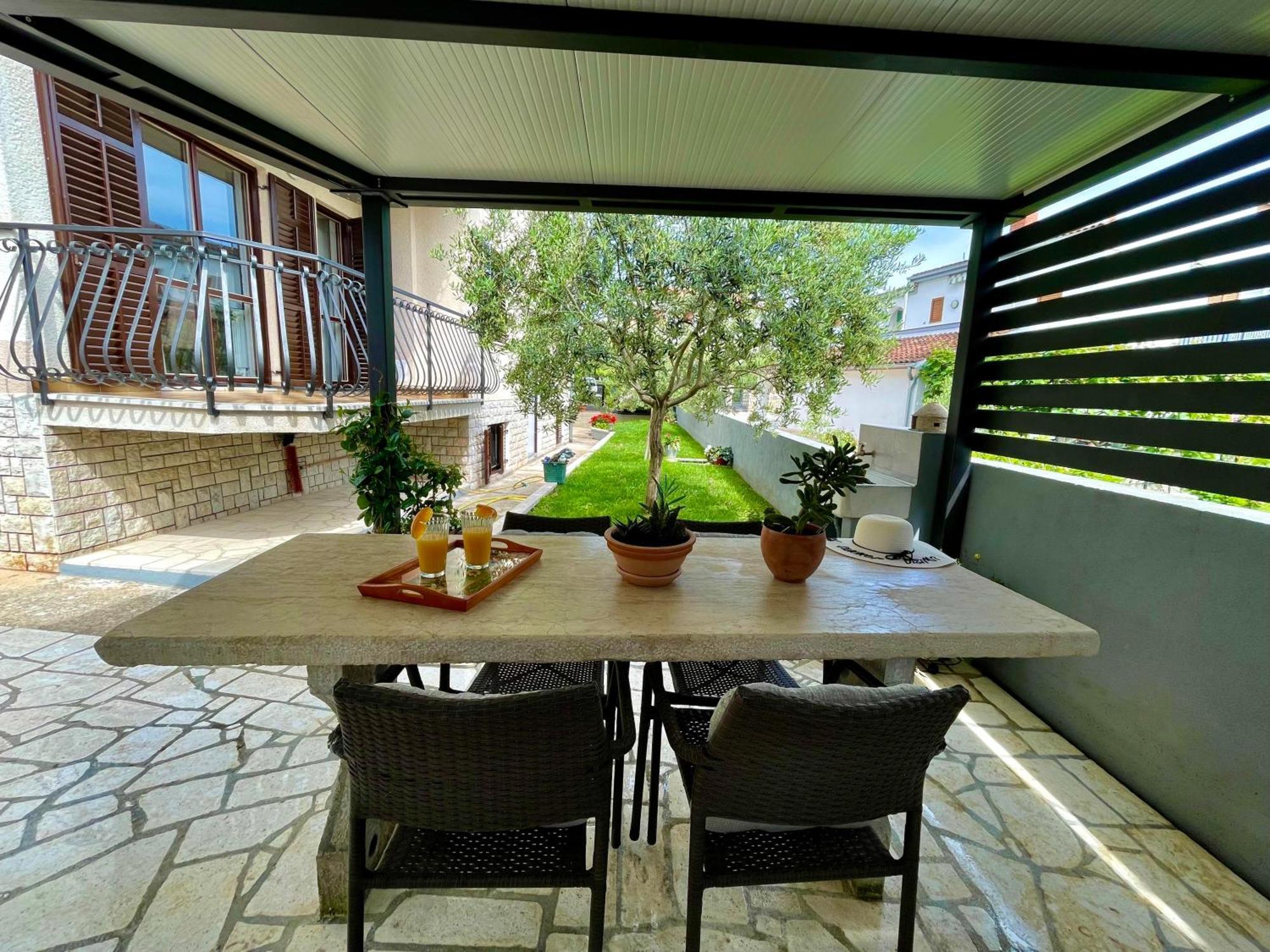 Apartment Adri ロヴィニ エクステリア 写真