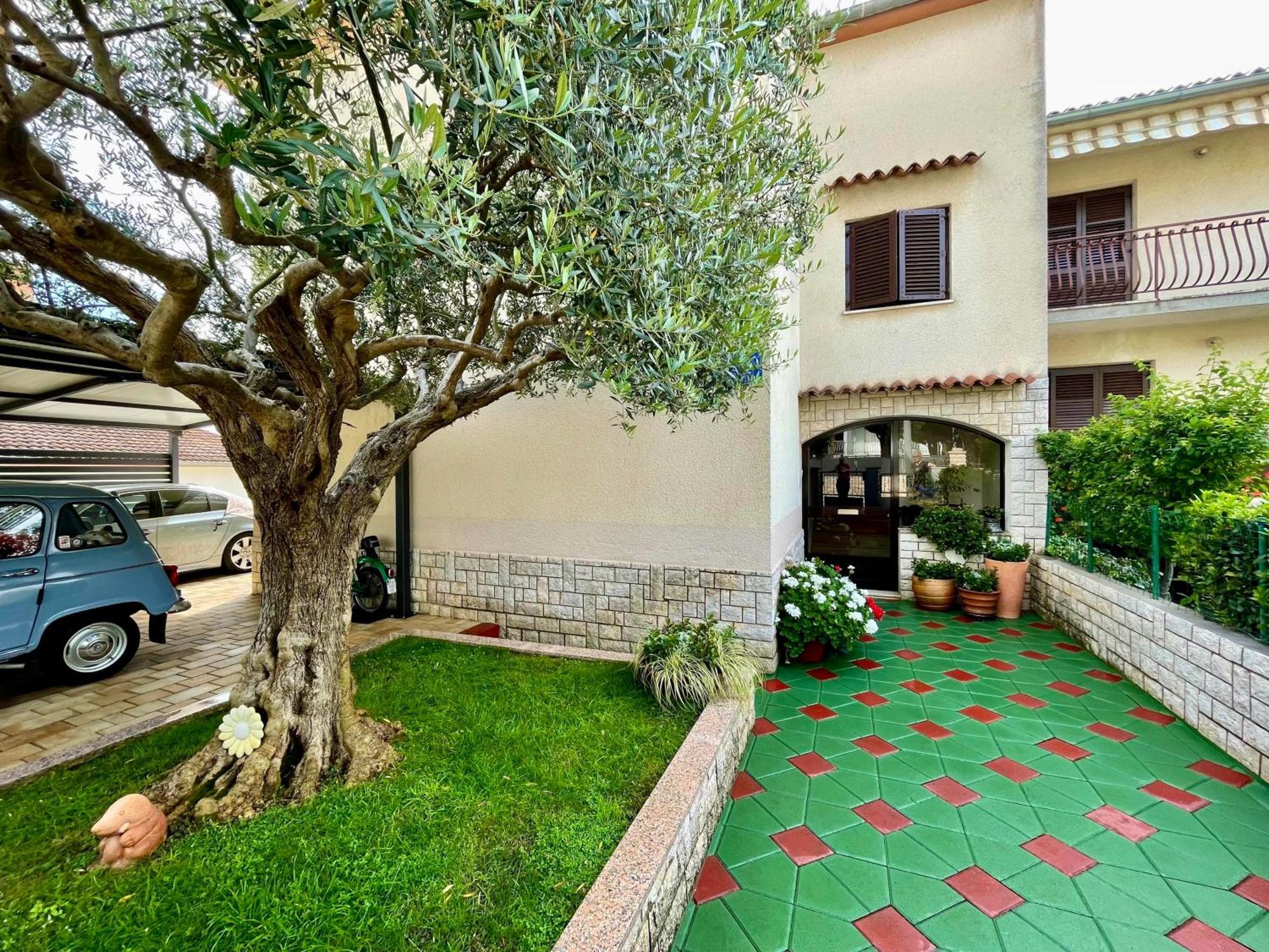 Apartment Adri ロヴィニ エクステリア 写真